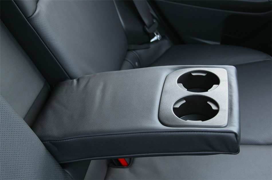 2013款 2.5L CVT 豪华导航版 座椅空间