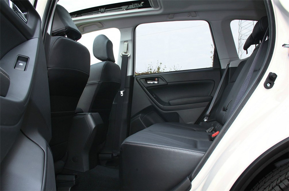 2013款 2.5L CVT 豪华导航版 座椅空间