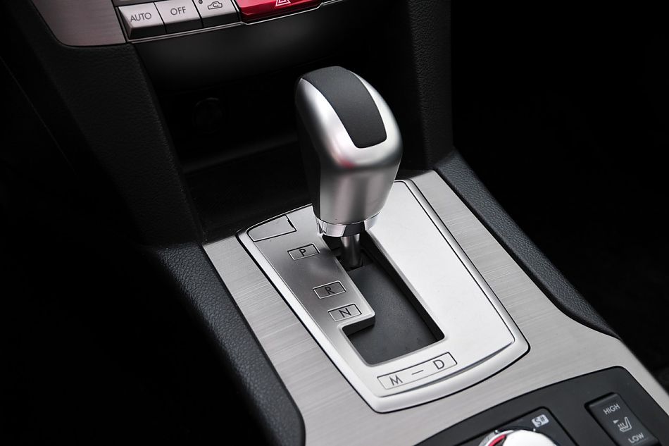 2010款新力狮2.5GT豪华版内饰