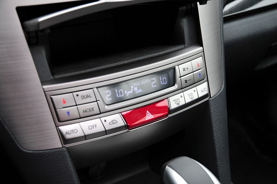 2010款新力狮2.5GT豪华版内饰