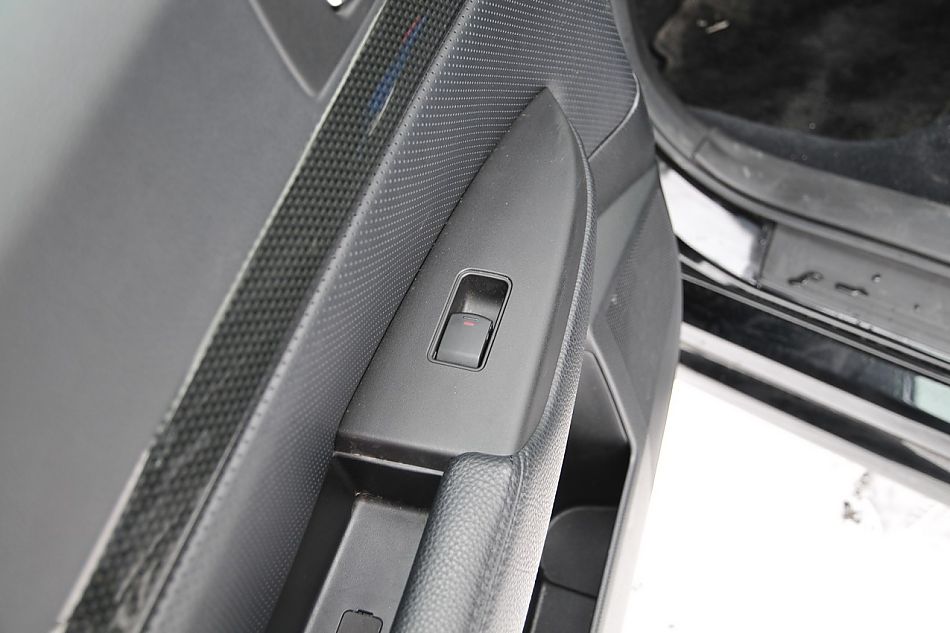 2010款新力狮2.5GT豪华版内饰