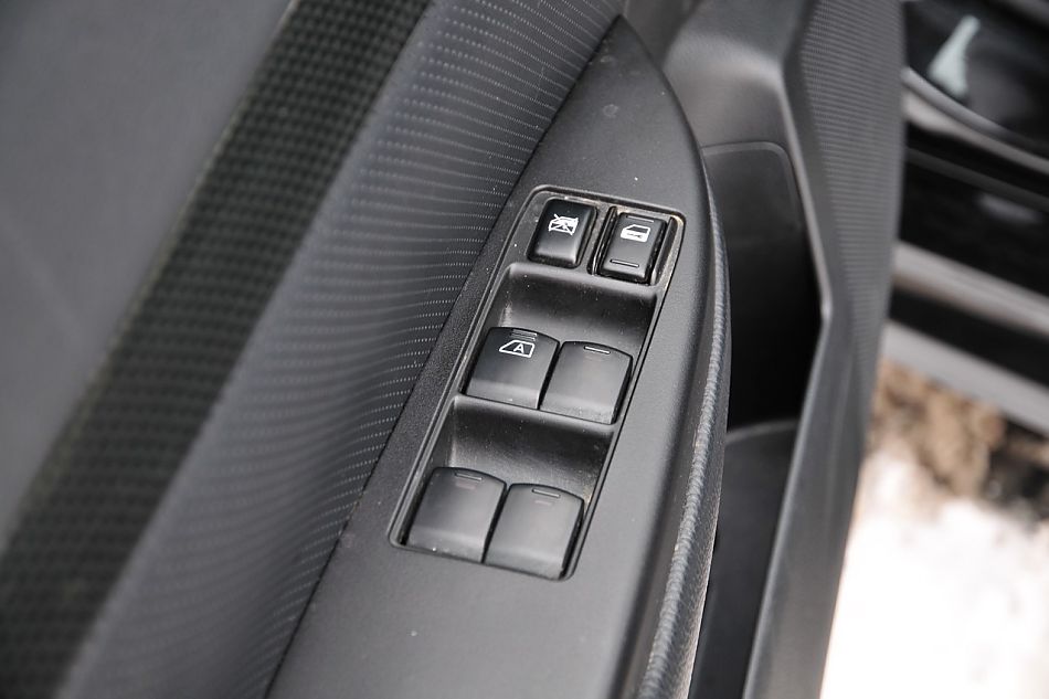 2010款新力狮2.5GT豪华版内饰