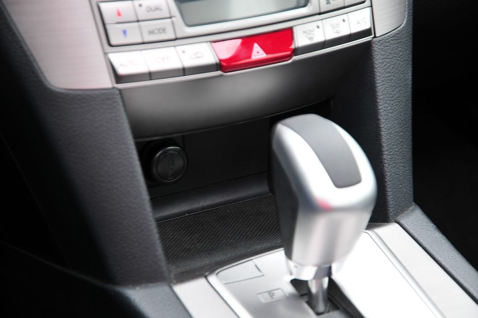 2010款新力狮2.5GT豪华版内饰