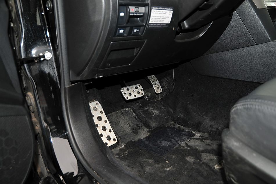 2010款新力狮2.5GT豪华版内饰