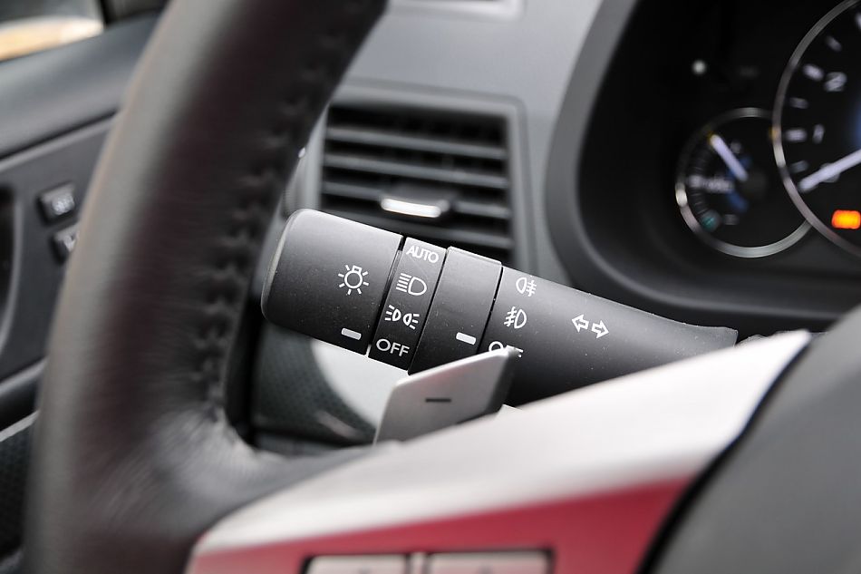 2010款新力狮2.5GT豪华版内饰