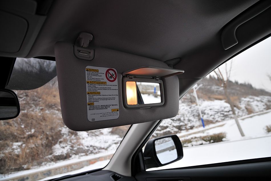 2010款新力狮2.5GT豪华版内饰