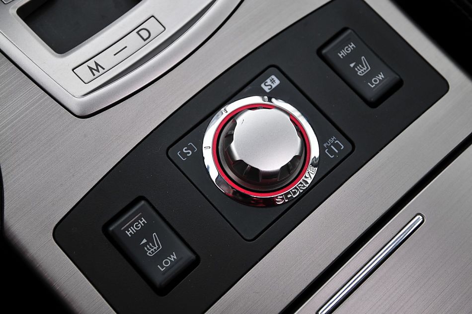 2010款新力狮2.5GT豪华版内饰