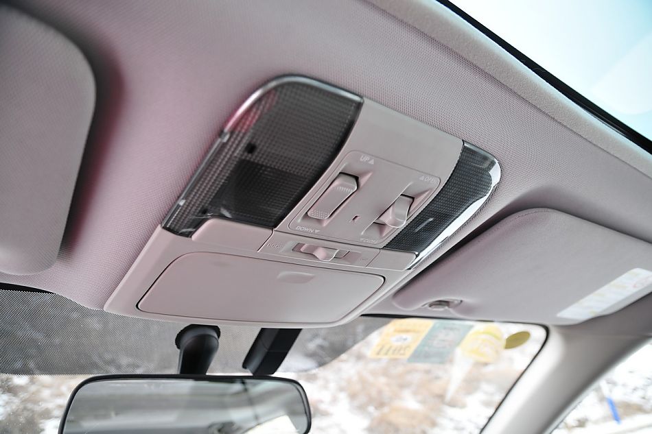 2010款新力狮2.5GT豪华版内饰