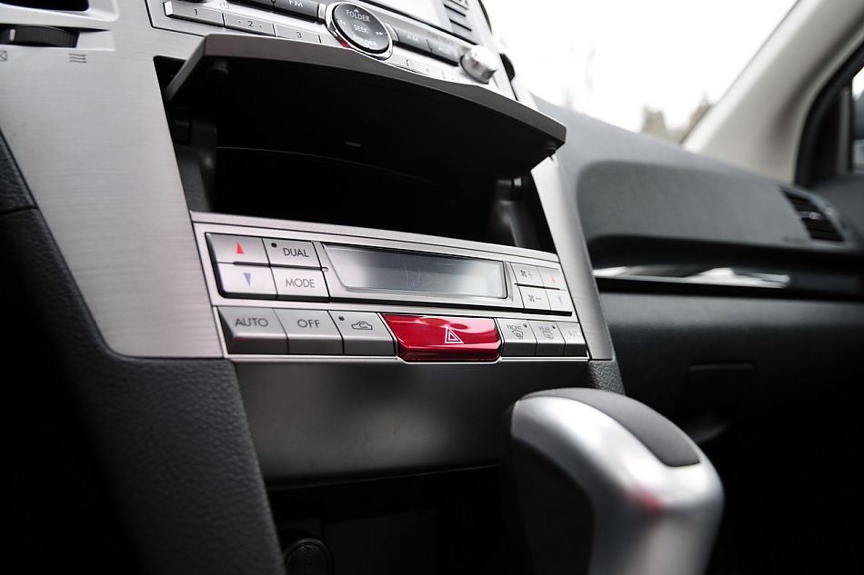 2010款新力狮2.5GT豪华版内饰