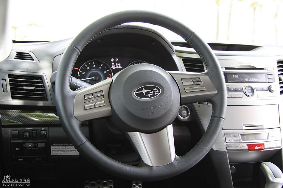 斯巴鲁新力狮内饰实拍图