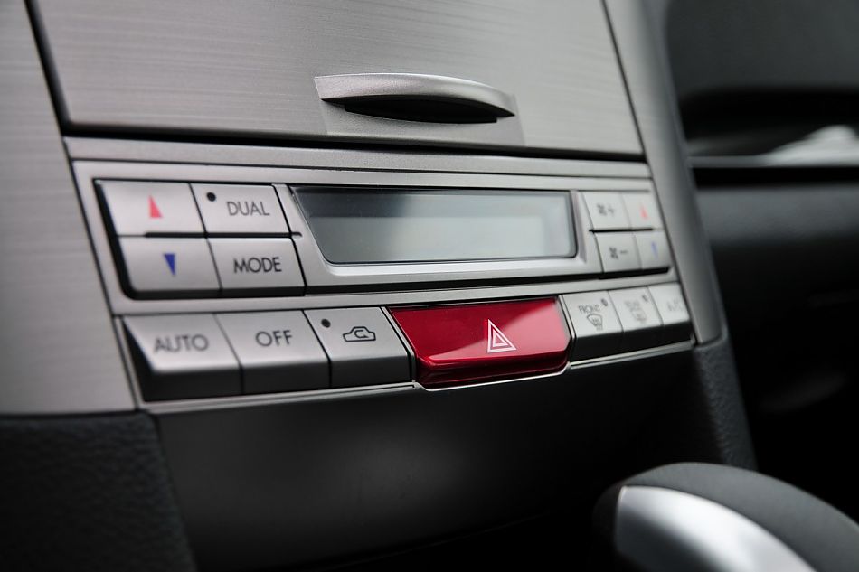 2010款新力狮2.5GT豪华版内饰