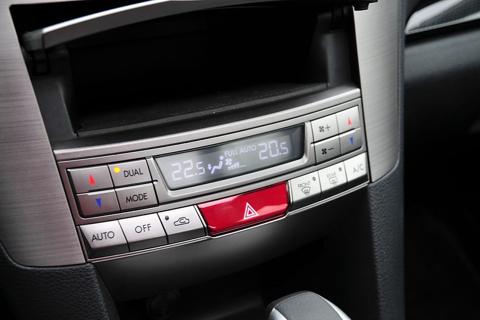 2010款新力狮2.5GT豪华版内饰