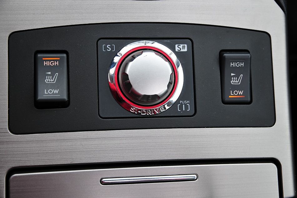 2010款新力狮2.5GT豪华版内饰