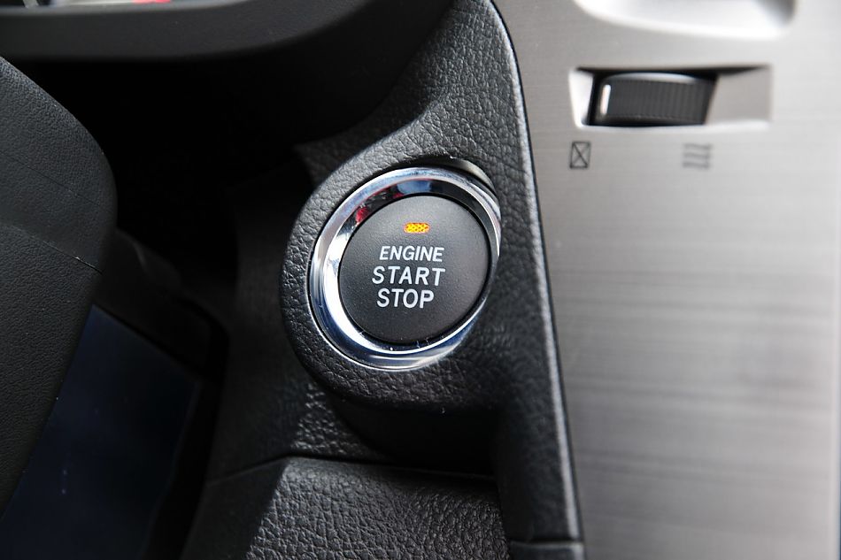 2010款新力狮2.5GT豪华版内饰