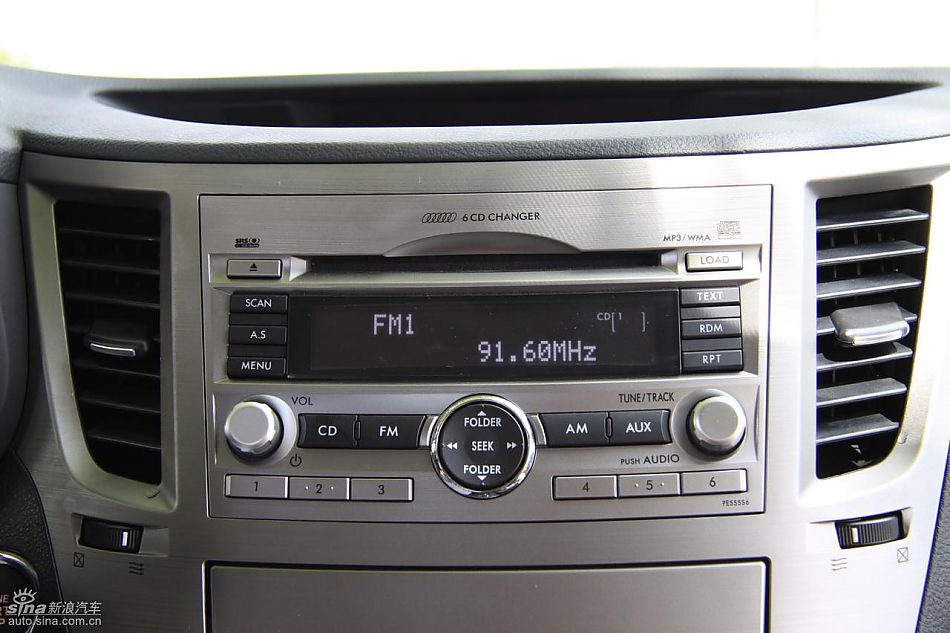 斯巴鲁新力狮内饰实拍图