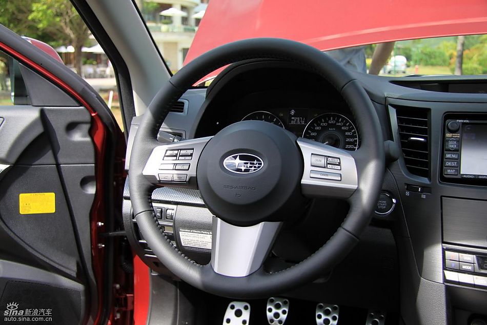 斯巴鲁新力狮内饰实拍图