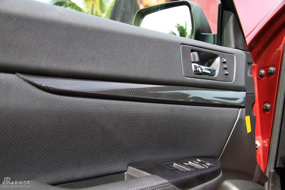 斯巴鲁新力狮内饰实拍图