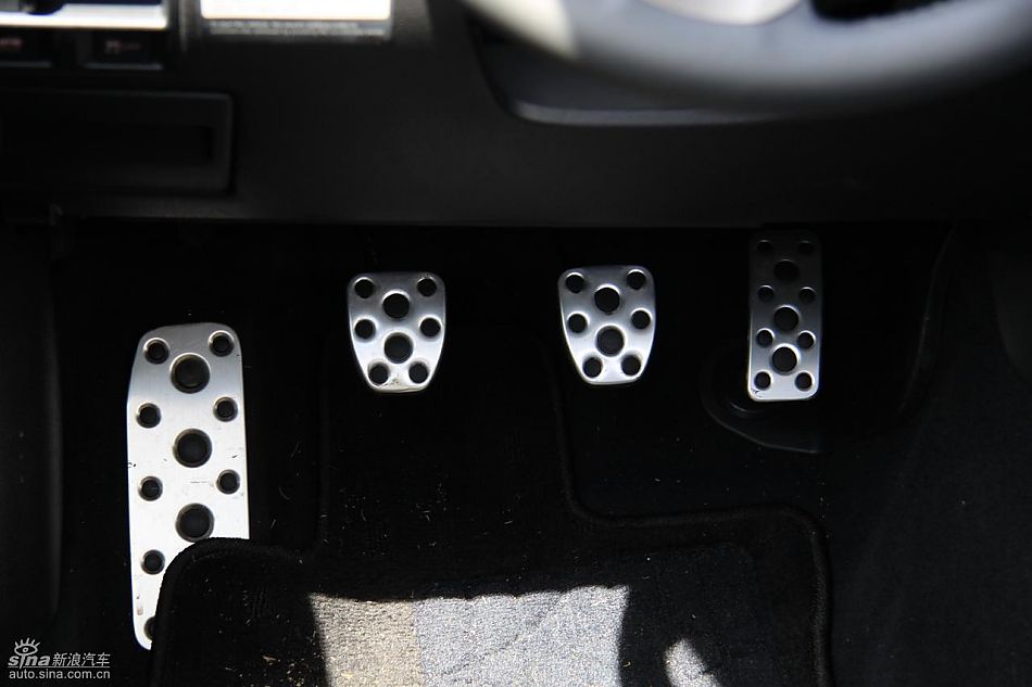 斯巴鲁新力狮内饰实拍图