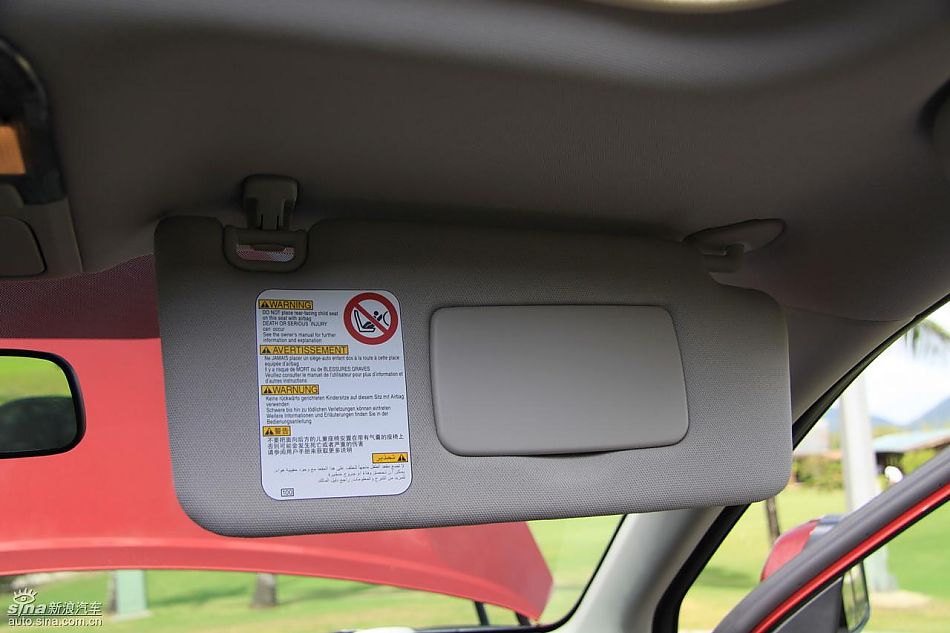 斯巴鲁新力狮内饰实拍图