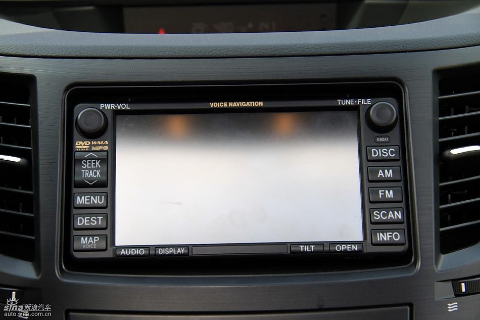 斯巴鲁新力狮内饰实拍图