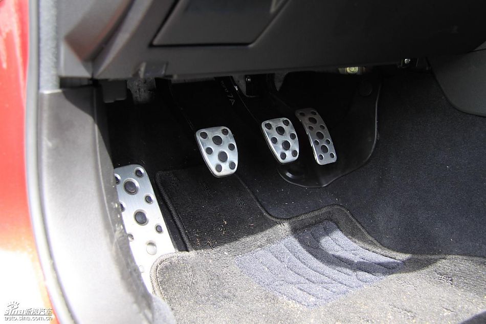 斯巴鲁新力狮内饰实拍图