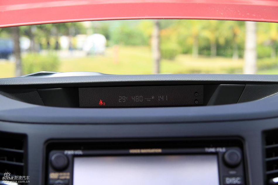 斯巴鲁新力狮内饰实拍图