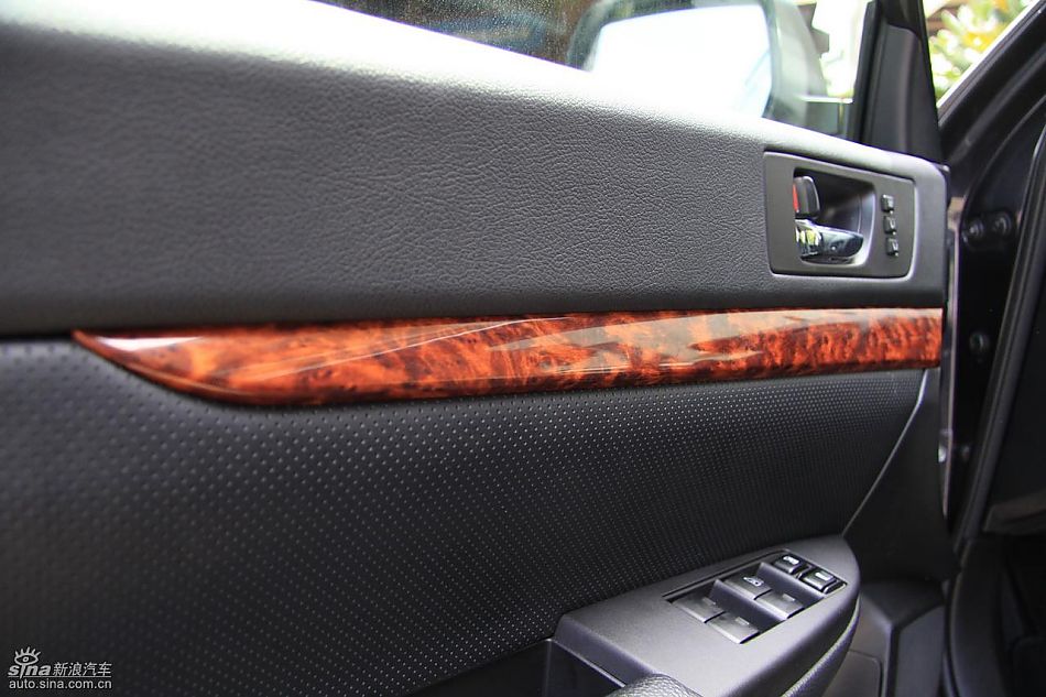 斯巴鲁新力狮内饰实拍图