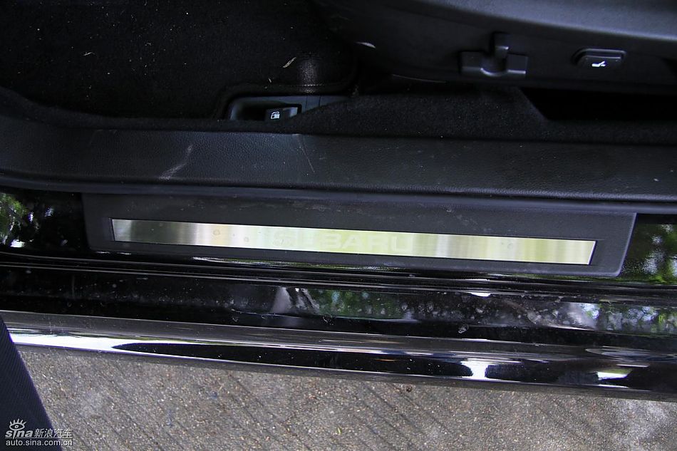 斯巴鲁新力狮内饰实拍图