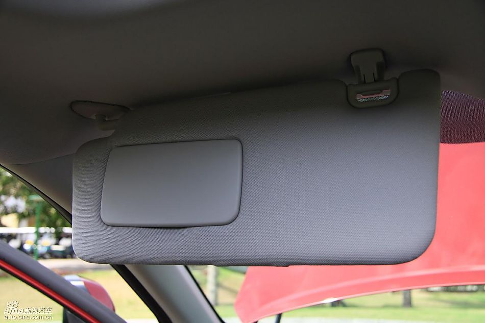 斯巴鲁新力狮内饰实拍图