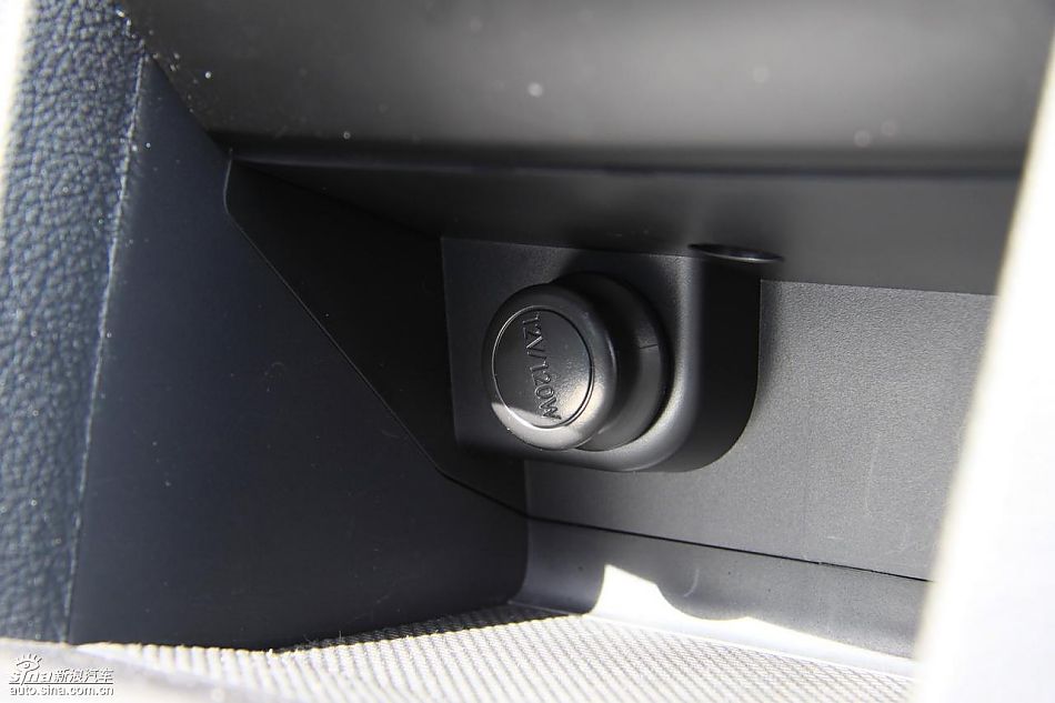 斯巴鲁新力狮内饰实拍图