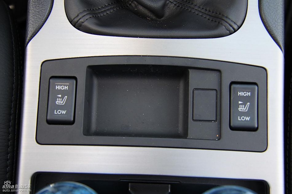 斯巴鲁新力狮内饰实拍图