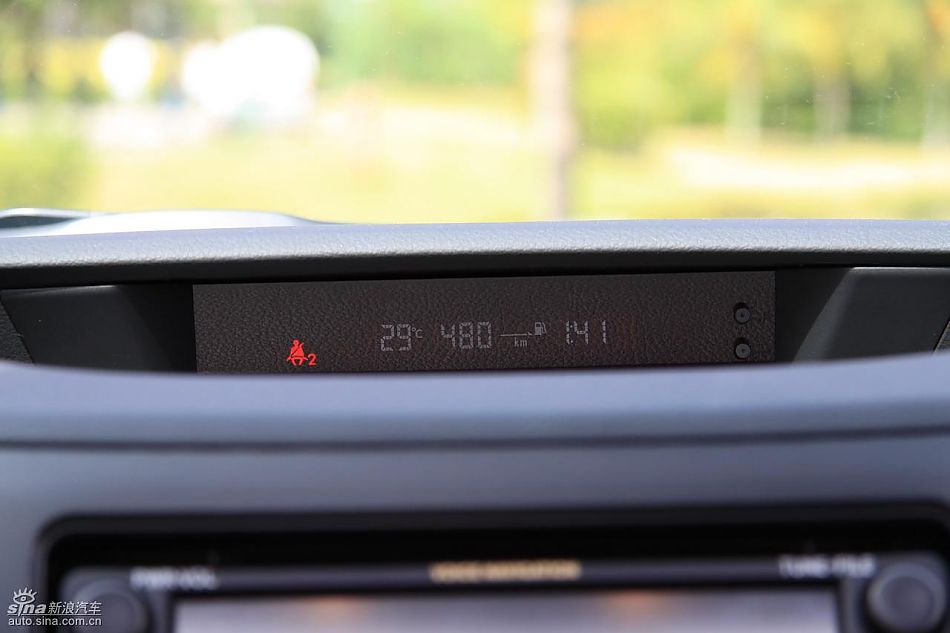 斯巴鲁新力狮内饰实拍图