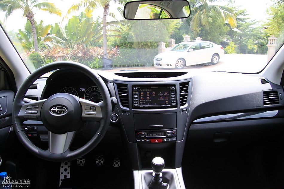 斯巴鲁新力狮内饰实拍图