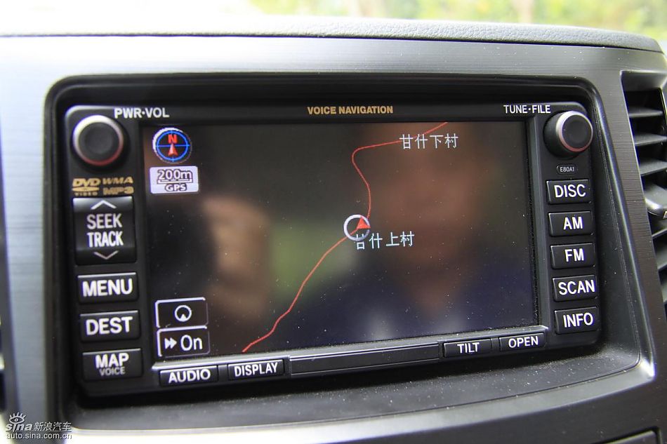 斯巴鲁新力狮内饰实拍图