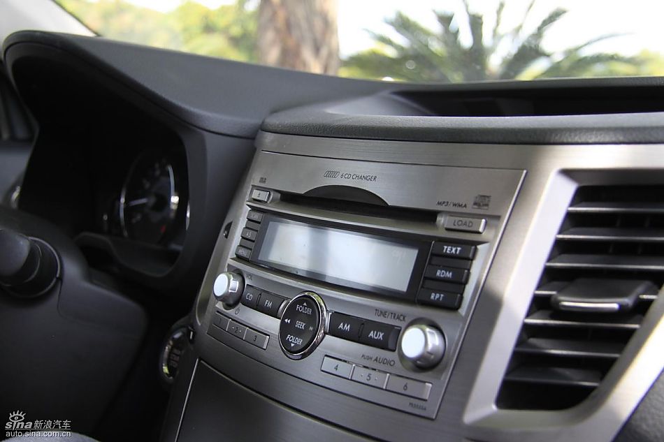 斯巴鲁新力狮内饰实拍图