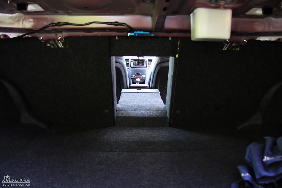 斯巴鲁新力狮内饰实拍图