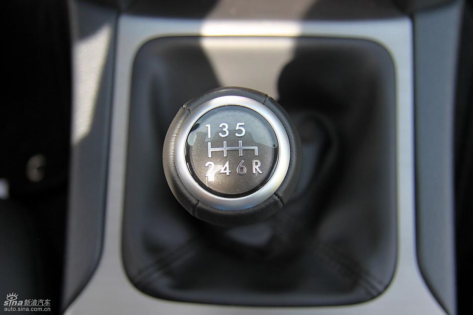 斯巴鲁新力狮内饰实拍图