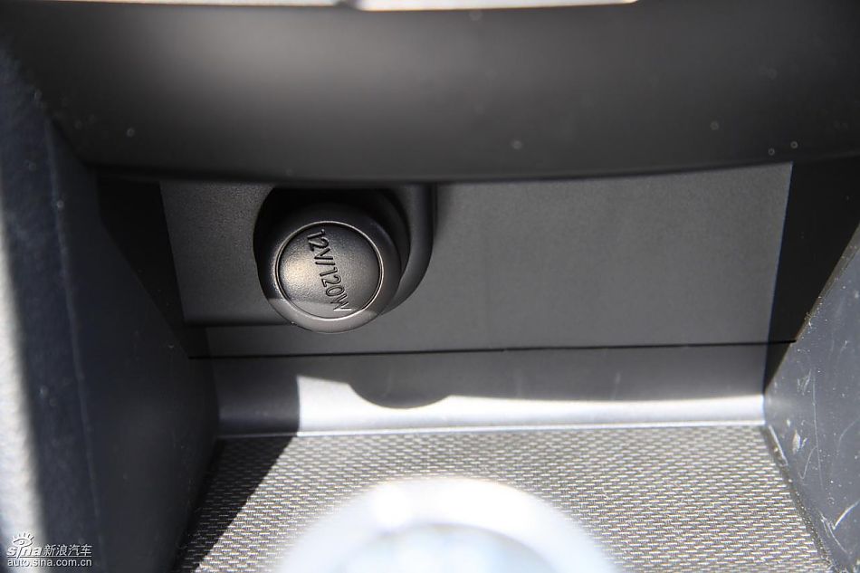 斯巴鲁新力狮内饰实拍图