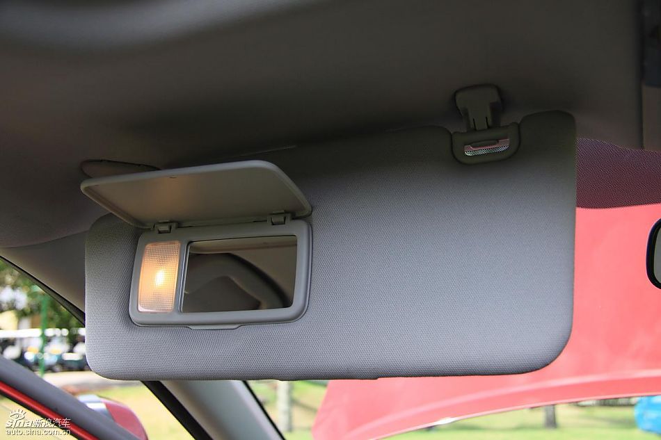 斯巴鲁新力狮内饰实拍图