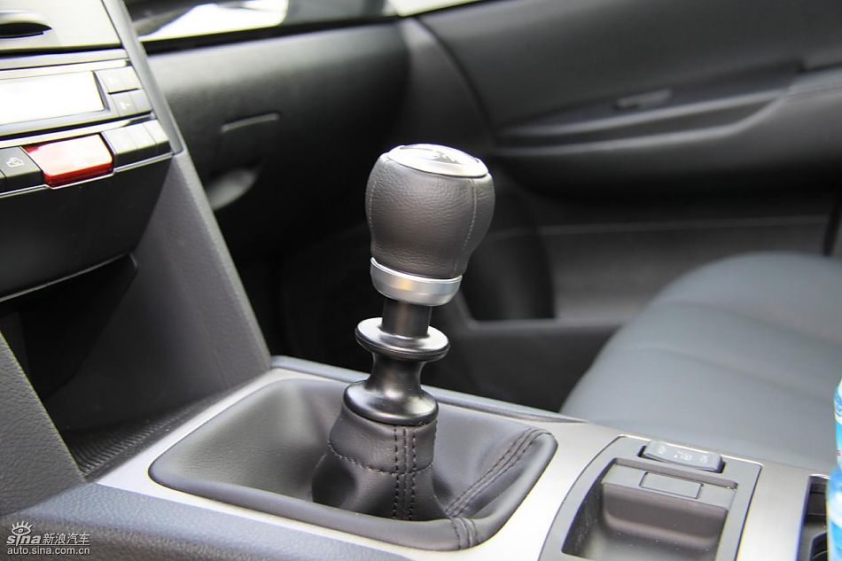 斯巴鲁新力狮内饰实拍图