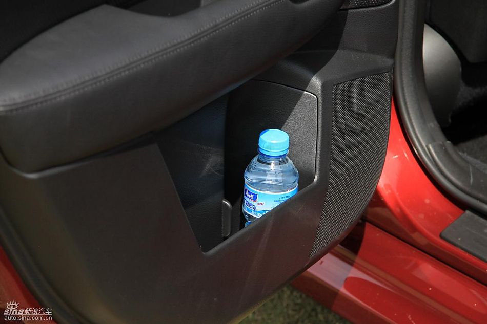 斯巴鲁新力狮内饰实拍图