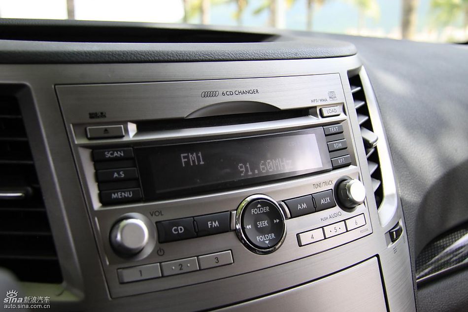 斯巴鲁新力狮内饰实拍图