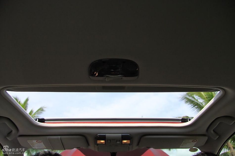 斯巴鲁新力狮内饰实拍图