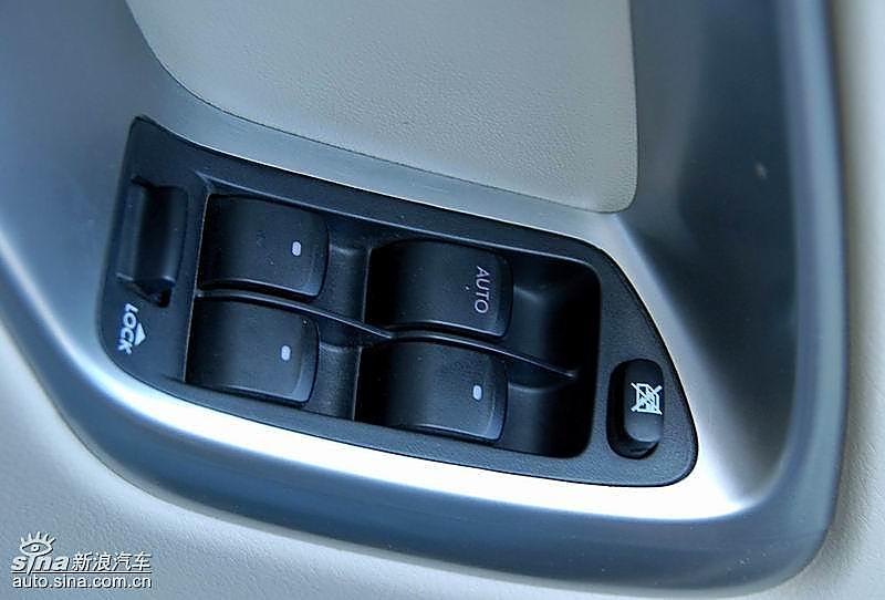 07款力狮旅行2.0R内饰