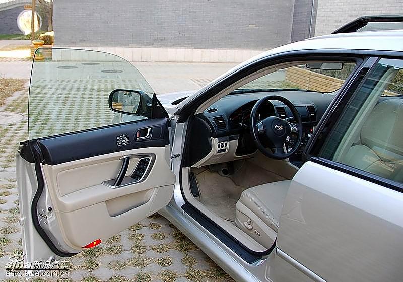 07款力狮旅行2.0R内饰
