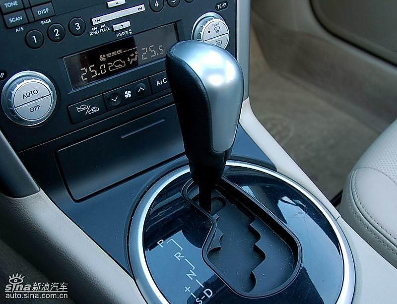 07款力狮旅行2.0R内饰