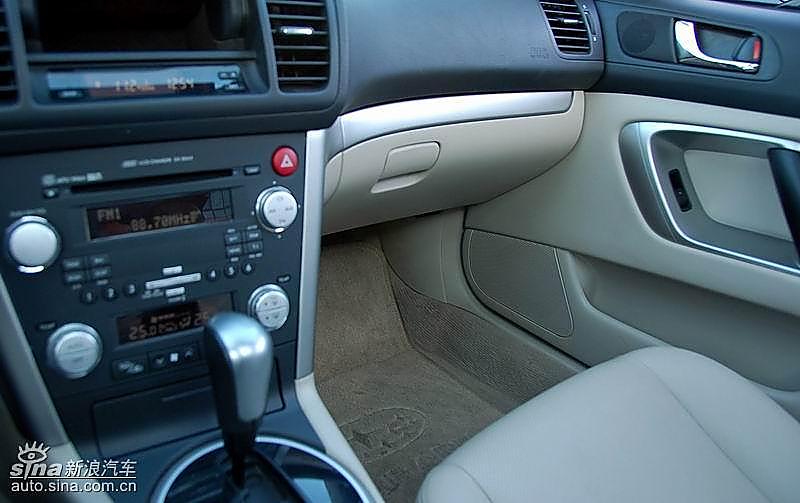 07款力狮旅行2.0R内饰