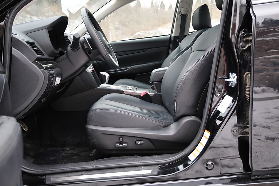 2010款新力狮2.5GT豪华版内饰