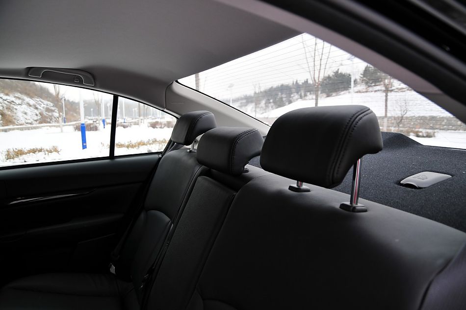 2010款新力狮2.5GT豪华版内饰