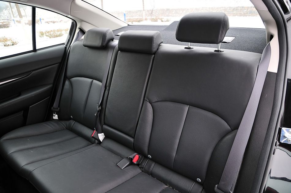 2010款新力狮2.5GT豪华版内饰